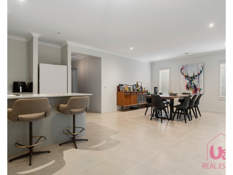 8 Kensei Place, Sandhurst VIC 3977