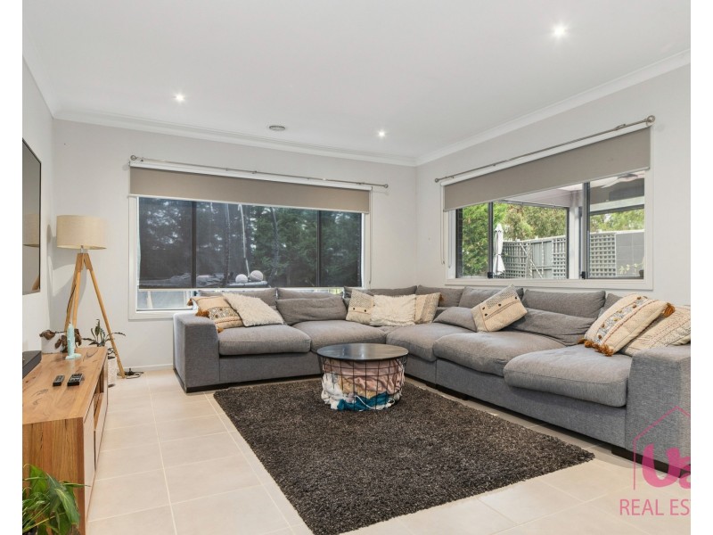 8 Kensei Place, Sandhurst VIC 3977