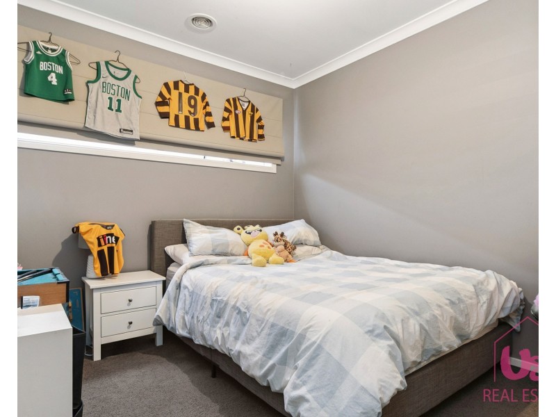 8 Kensei Place, Sandhurst VIC 3977