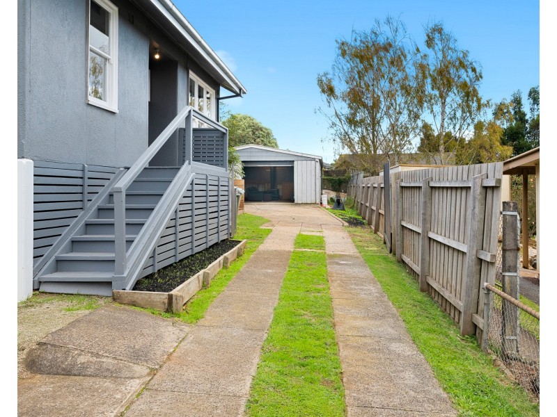 9 Bertram Street, Drouin VIC 3818