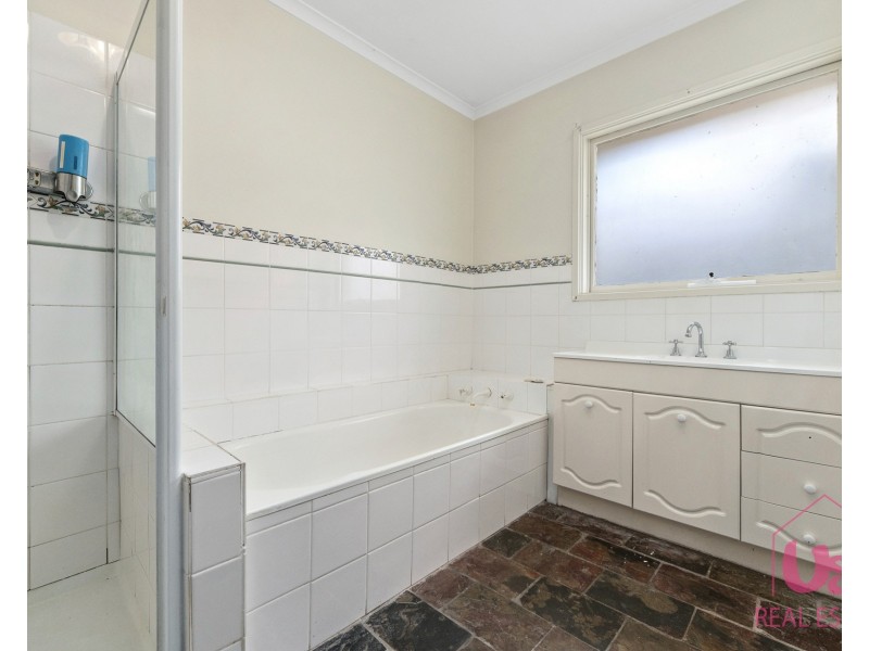 12 Glenview Crescent, Frankston VIC 3199
