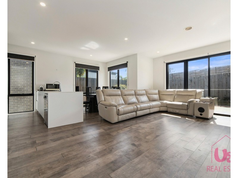 27 Pindari Crescent, Langwarrin VIC 3910