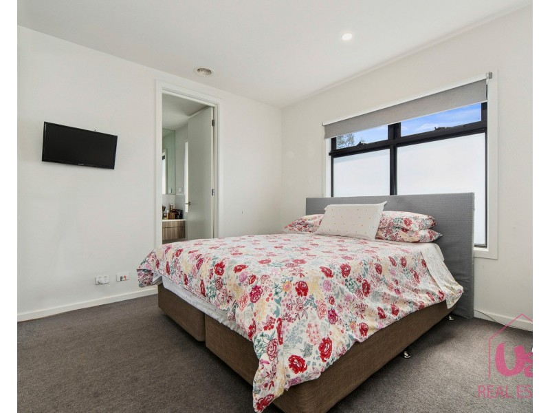 27 Pindari Crescent, Langwarrin VIC 3910