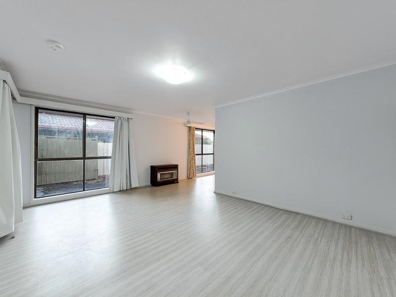 9 Dearing Avenue, Cranbourne VIC 3977