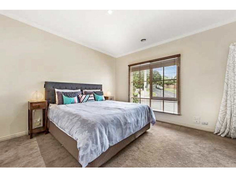 1/62 Rathmullen Quadrant, Doncaster VIC 3108