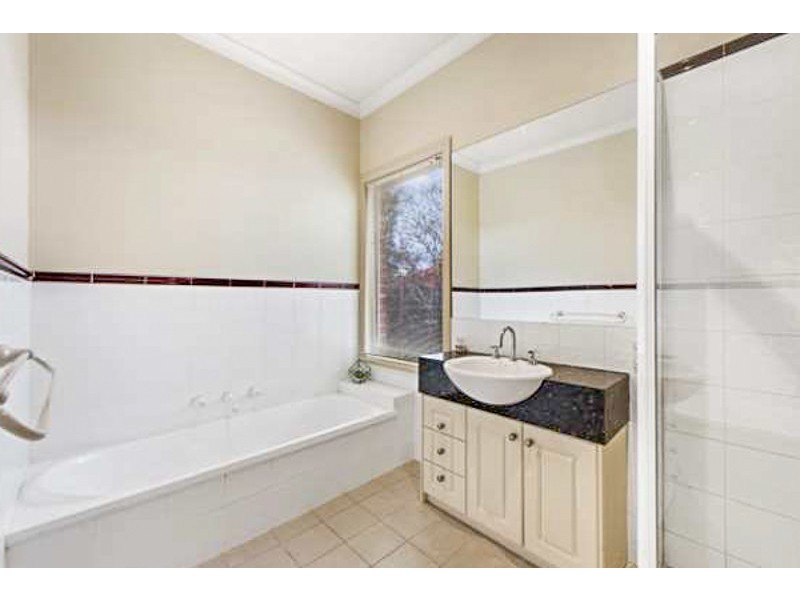 1/62 Rathmullen Quadrant, Doncaster VIC 3108