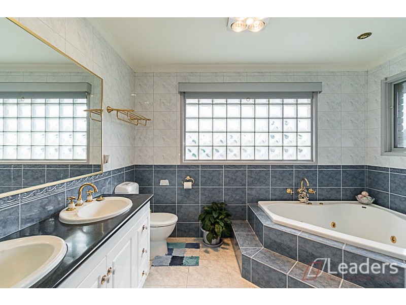 6 Bruford Avenue, Wheelers Hill VIC 3150