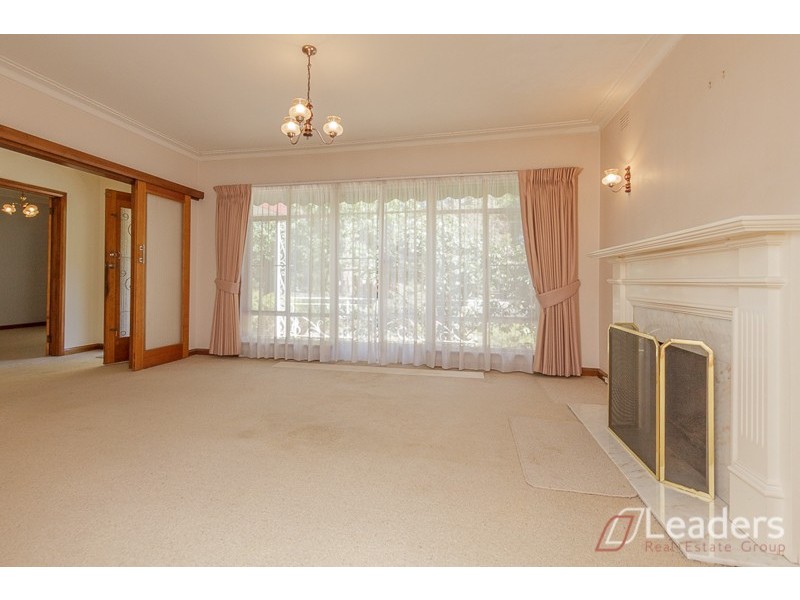 27 Deanswood Road, Forest Hill VIC 3131