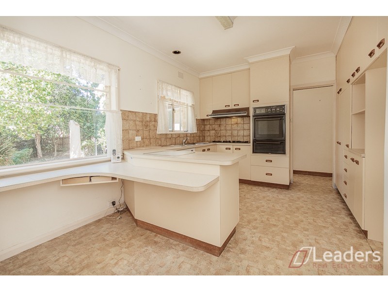 27 Deanswood Road, Forest Hill VIC 3131