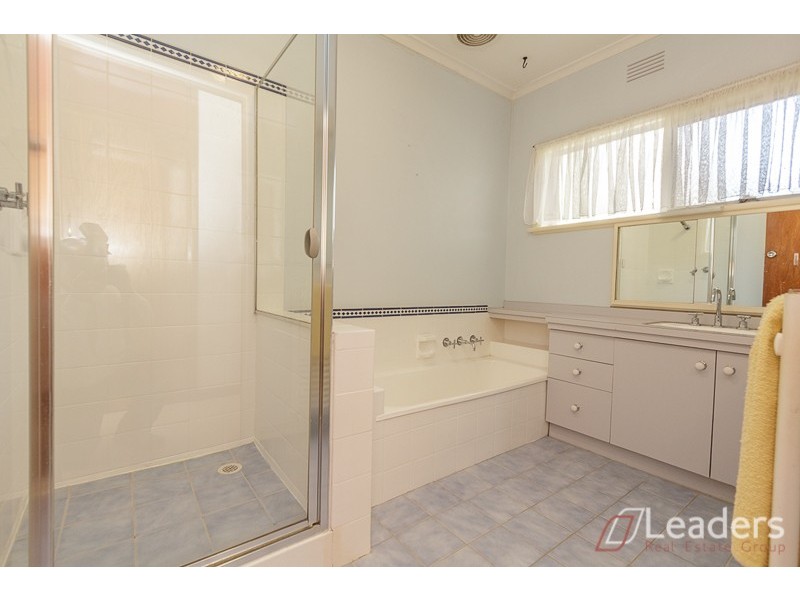 27 Deanswood Road, Forest Hill VIC 3131