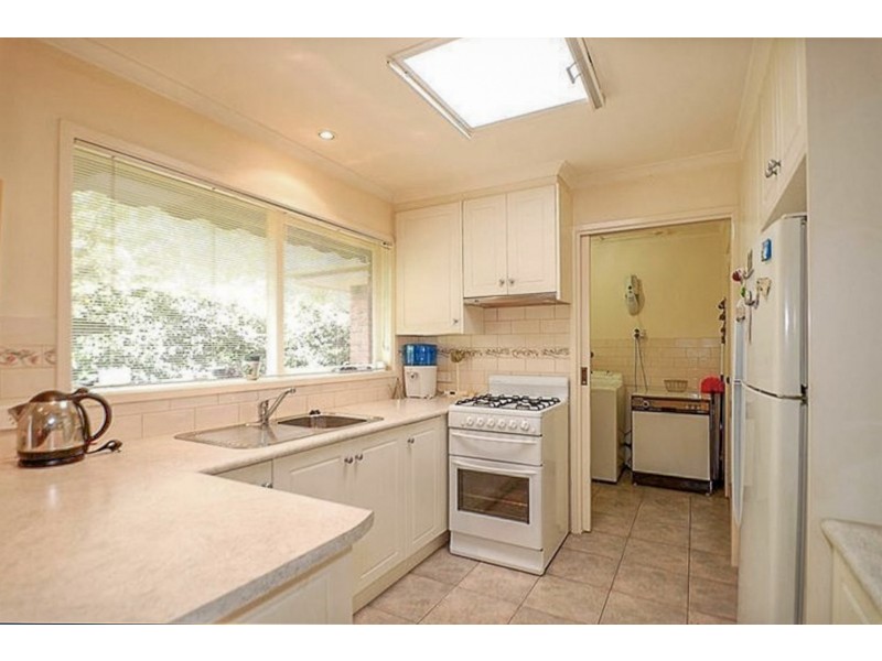 2/11-13 Saladin Avenue, Glen Waverley VIC 3150