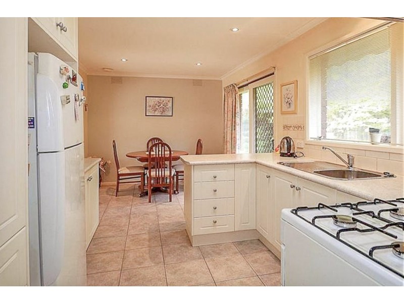 2/11-13 Saladin Avenue, Glen Waverley VIC 3150