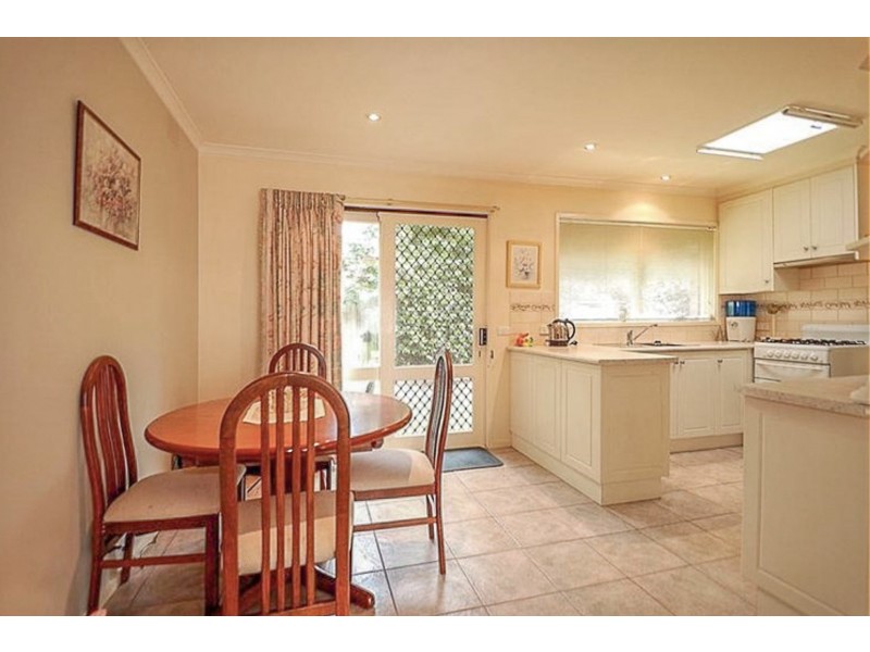 2/11-13 Saladin Avenue, Glen Waverley VIC 3150