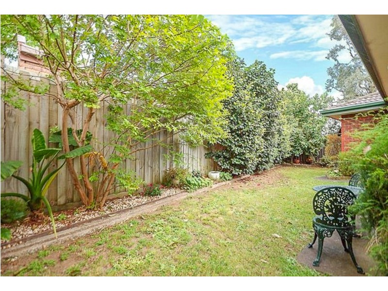 2/11-13 Saladin Avenue, Glen Waverley VIC 3150