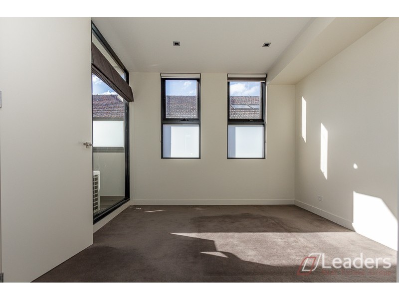 8/10 Docker Street, Elwood VIC 3184