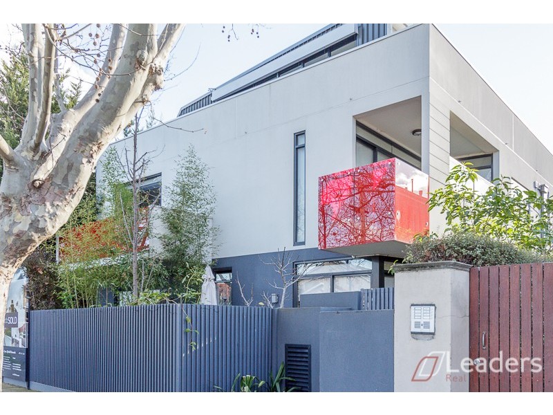 8/10 Docker Street, Elwood VIC 3184
