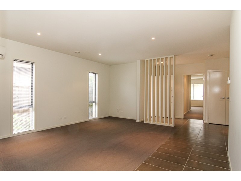 7 The Esplanade, Sanctuary Lakes VIC 3030