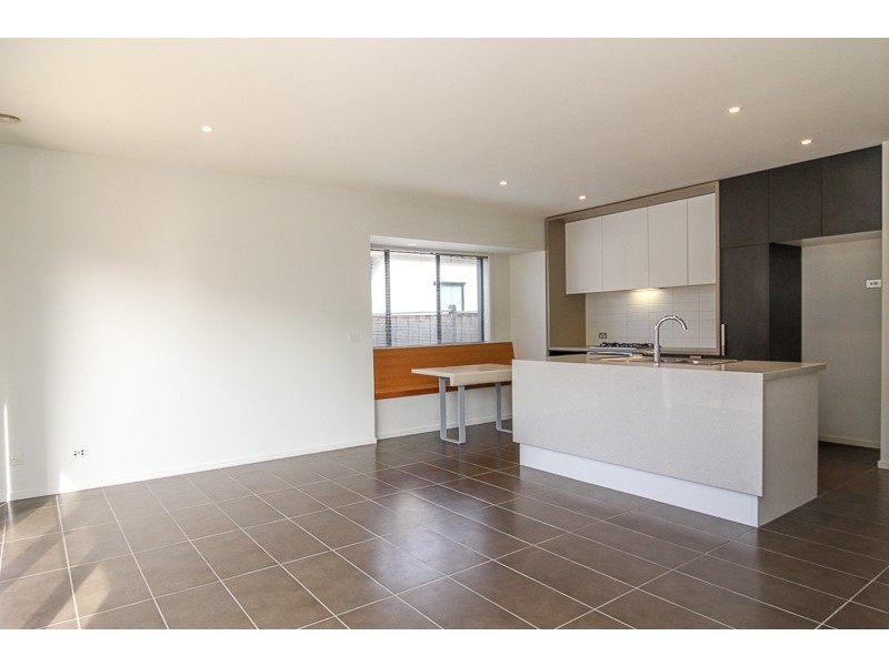 7 The Esplanade, Sanctuary Lakes VIC 3030