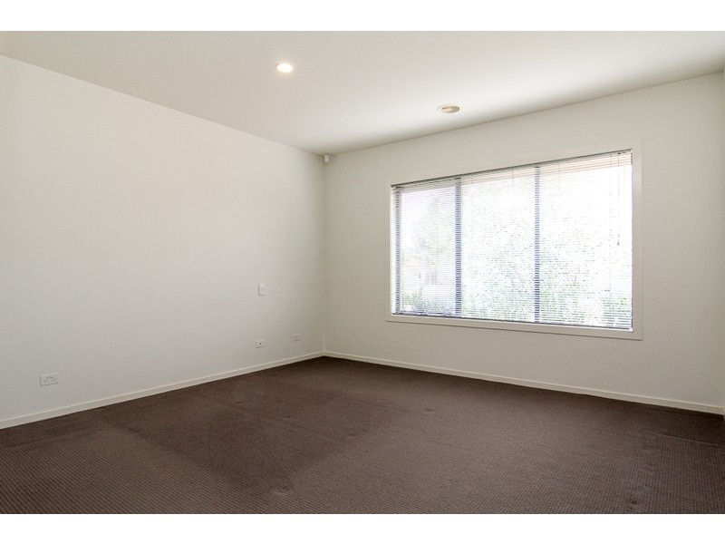 7 The Esplanade, Sanctuary Lakes VIC 3030