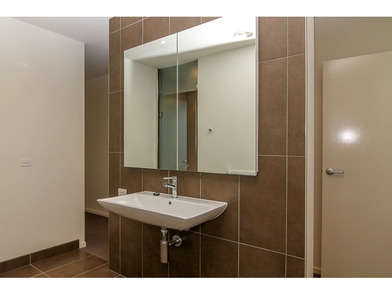 7 The Esplanade, Sanctuary Lakes VIC 3030