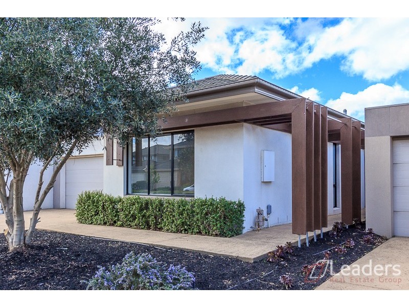 7 The Esplanade, Sanctuary Lakes VIC 3030