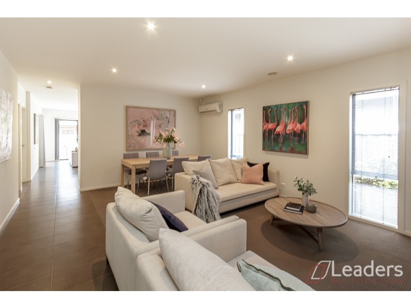 7 The Esplanade, Sanctuary Lakes VIC 3030