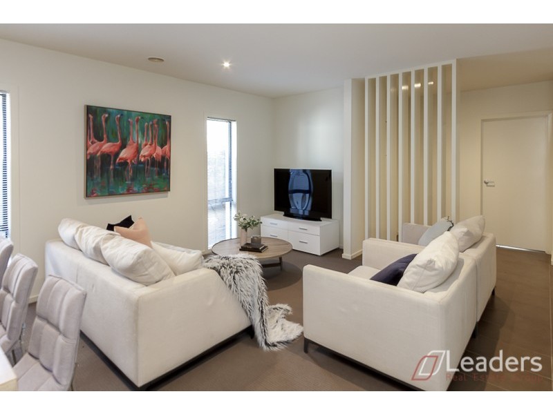 7 The Esplanade, Sanctuary Lakes VIC 3030