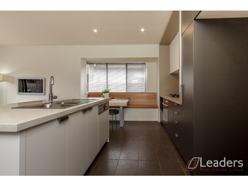 7 The Esplanade, Sanctuary Lakes VIC 3030