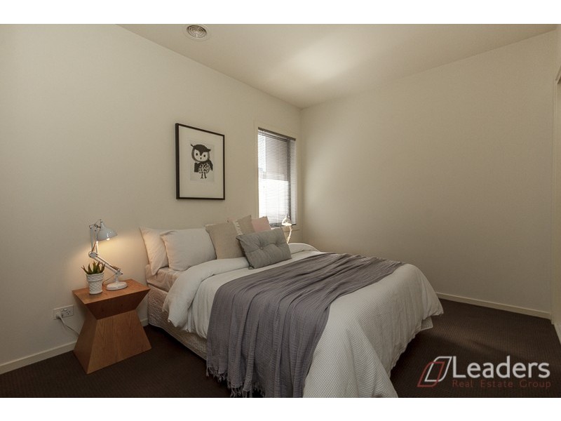 7 The Esplanade, Sanctuary Lakes VIC 3030