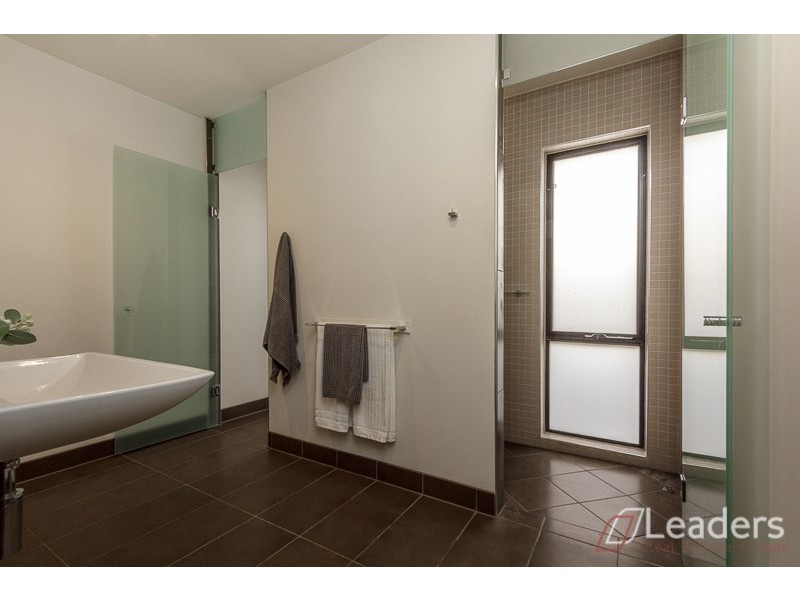 7 The Esplanade, Sanctuary Lakes VIC 3030