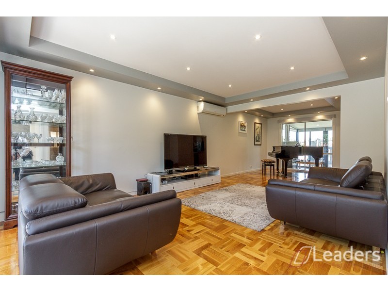 21 EDWARD FREETH DRIVE, Endeavour Hills VIC 3802