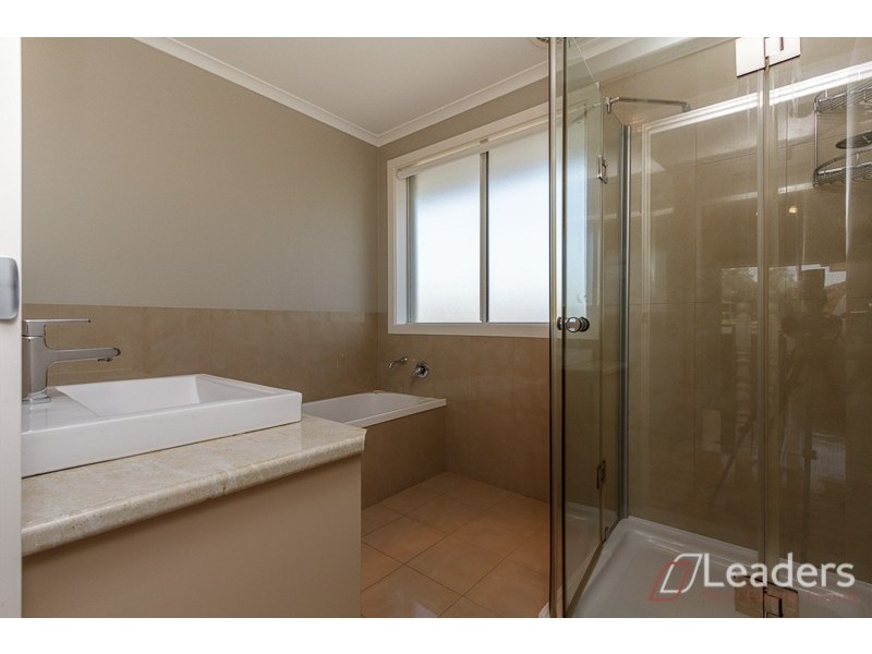 21 EDWARD FREETH DRIVE, Endeavour Hills VIC 3802