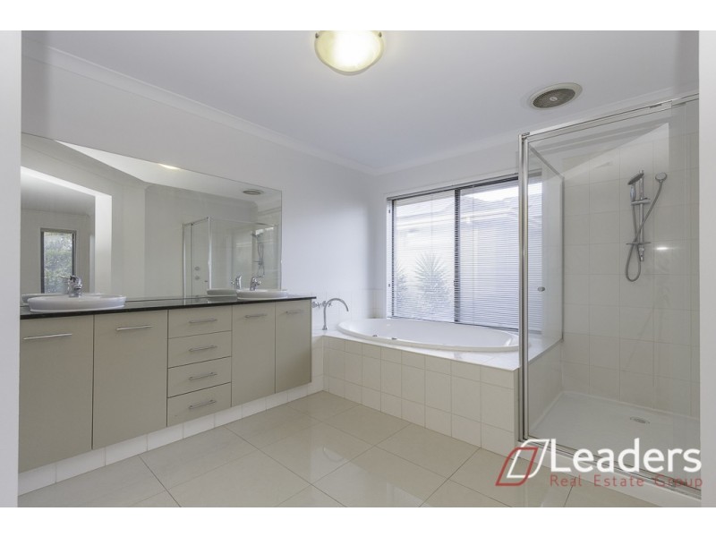 7 Waterstone Cove, Sanctuary Lakes VIC 3030