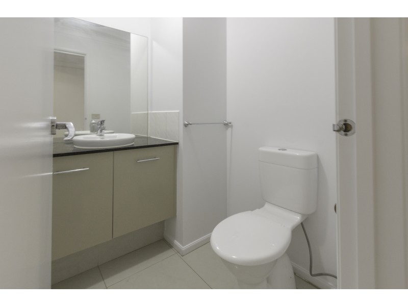 7 Waterstone Cove, Sanctuary Lakes VIC 3030