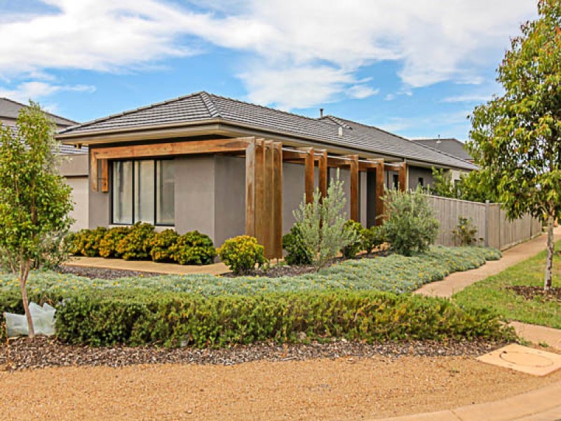 9 The Esplanade, Sanctuary Lakes VIC 3030