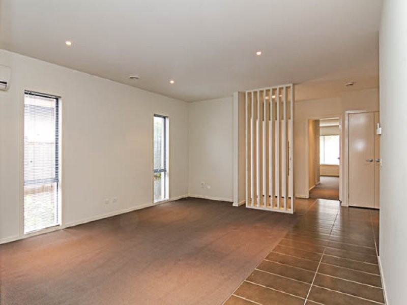 9 The Esplanade, Sanctuary Lakes VIC 3030