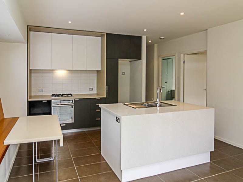 9 The Esplanade, Sanctuary Lakes VIC 3030