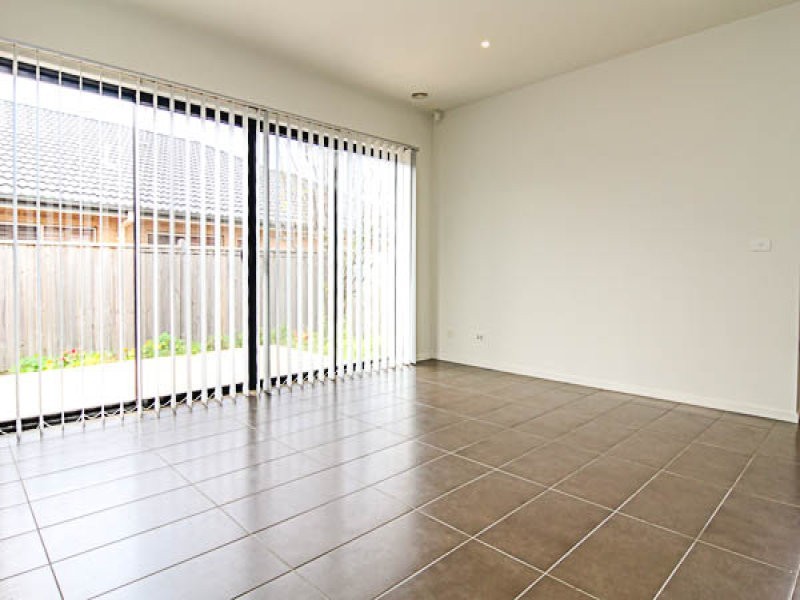 9 The Esplanade, Sanctuary Lakes VIC 3030