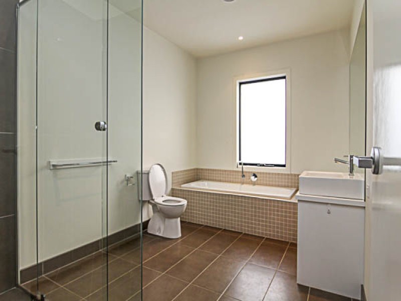 9 The Esplanade, Sanctuary Lakes VIC 3030