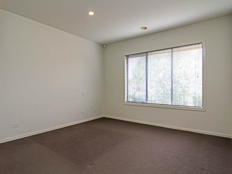 9 The Esplanade, Sanctuary Lakes VIC 3030