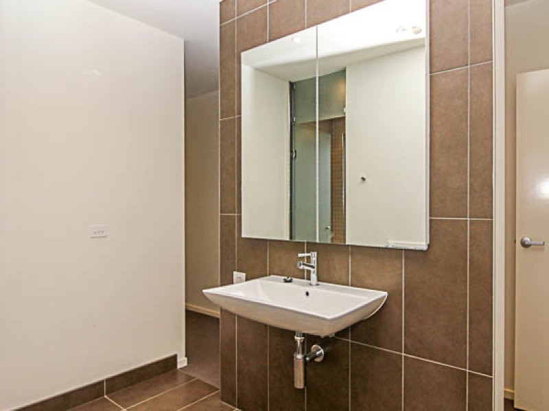 9 The Esplanade, Sanctuary Lakes VIC 3030