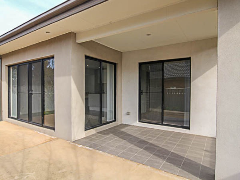 9 The Esplanade, Sanctuary Lakes VIC 3030