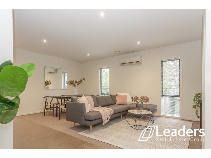 9 The Esplanade, Sanctuary Lakes VIC 3030