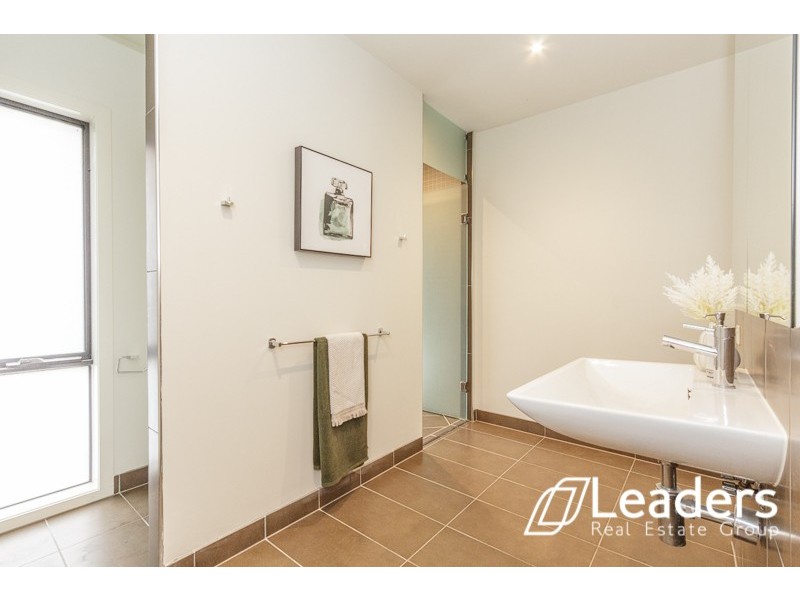 9 The Esplanade, Sanctuary Lakes VIC 3030