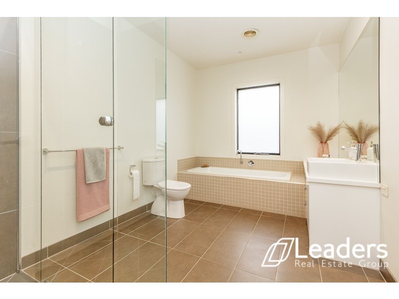 9 The Esplanade, Sanctuary Lakes VIC 3030