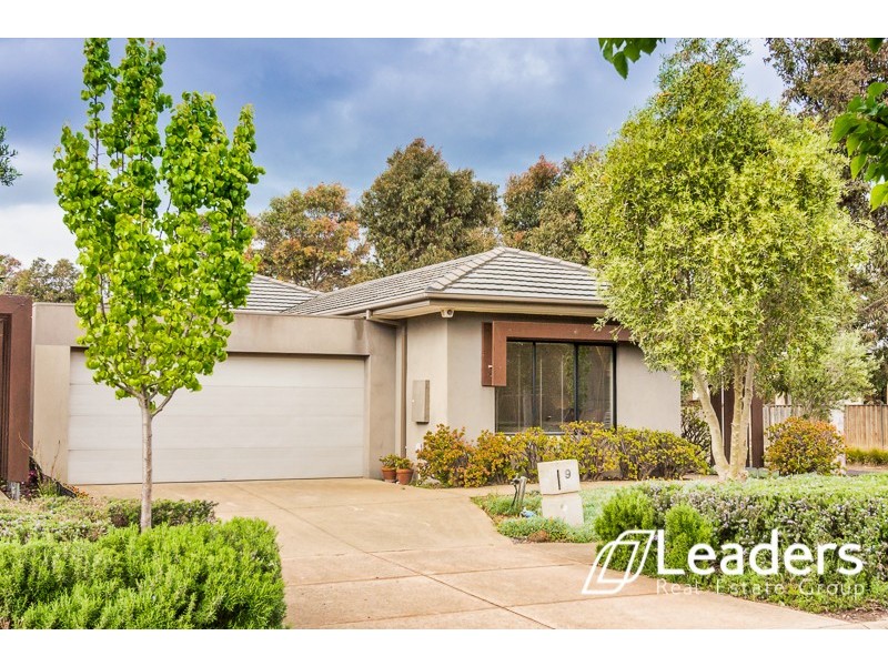 9 The Esplanade, Sanctuary Lakes VIC 3030