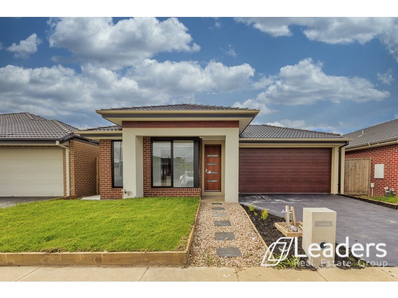 15 Ayrshire Way, Clyde North VIC 3978
