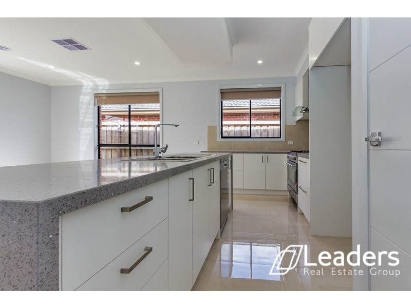 15 Ayrshire Way, Clyde North VIC 3978