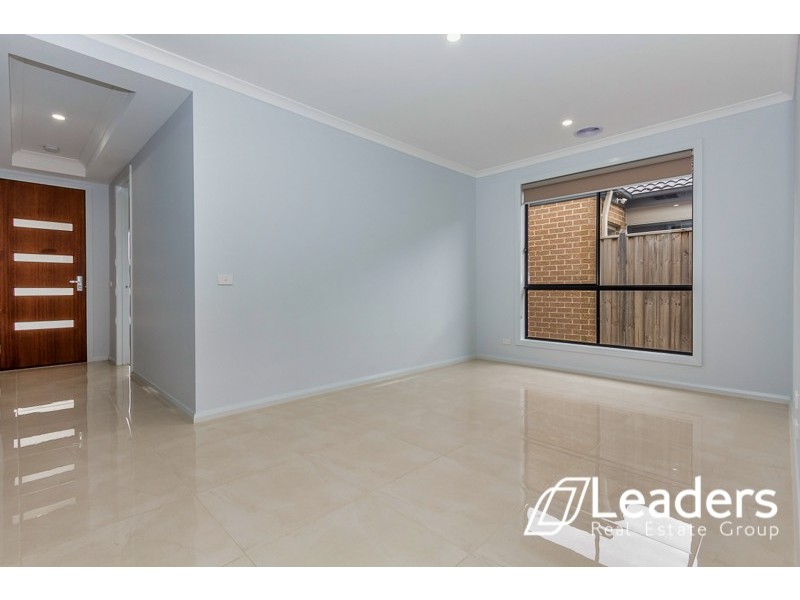 15 Ayrshire Way, Clyde North VIC 3978