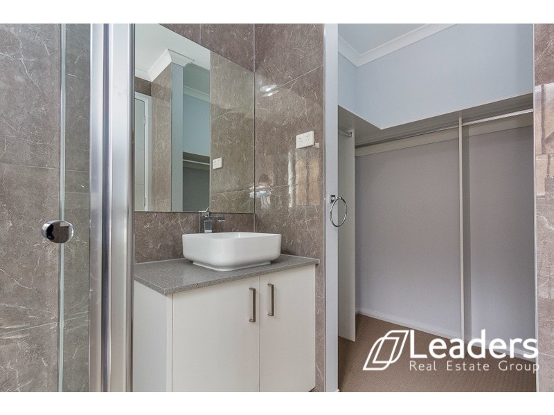 15 Ayrshire Way, Clyde North VIC 3978